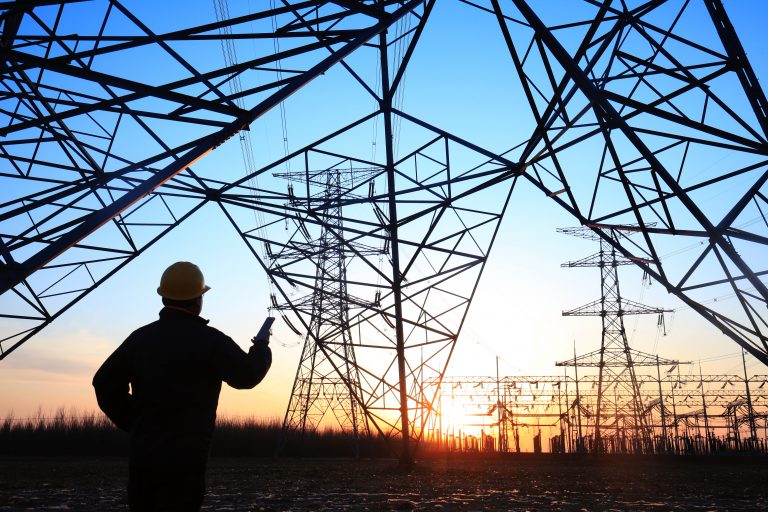 SEGOB defiende iniciativa presidencial sobre energía eléctrica