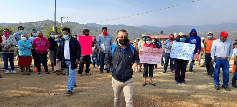 Presidente de Sosola pide al Gobierno Federal, dinero para pavimentación de caminos