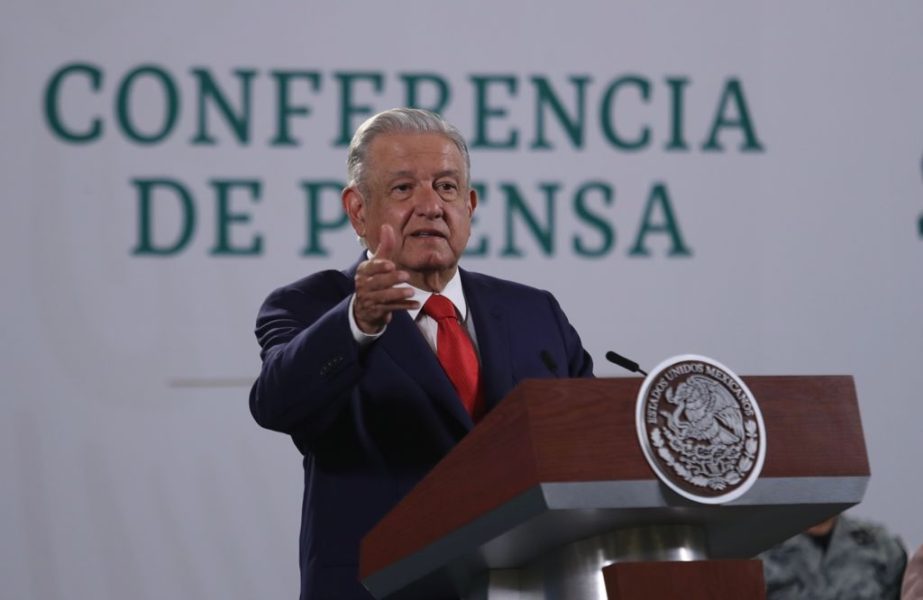 Pide AMLO que una poeta indígena sea la agregada cultural en España
