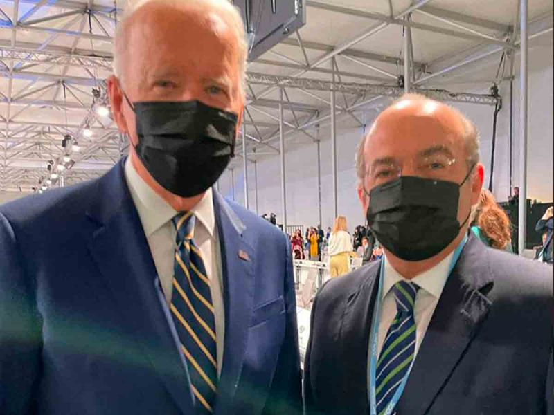 Felipe Calderón se encuentra con Biden en la COP26; presume fotografía