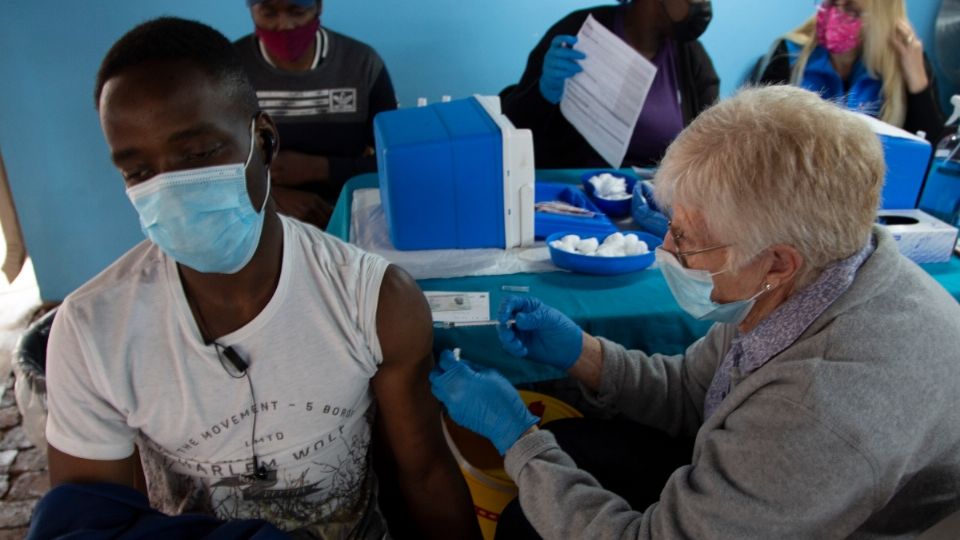  Hasta 6 meses de inmunidad ofrecen las vacunas contra COVID-19: OMS