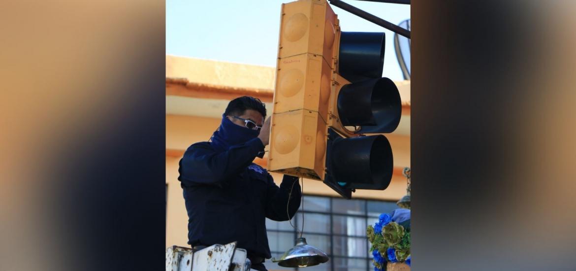 Oaxaca de Juárez gasta hasta 15 mil pesos por reparar un semáforo