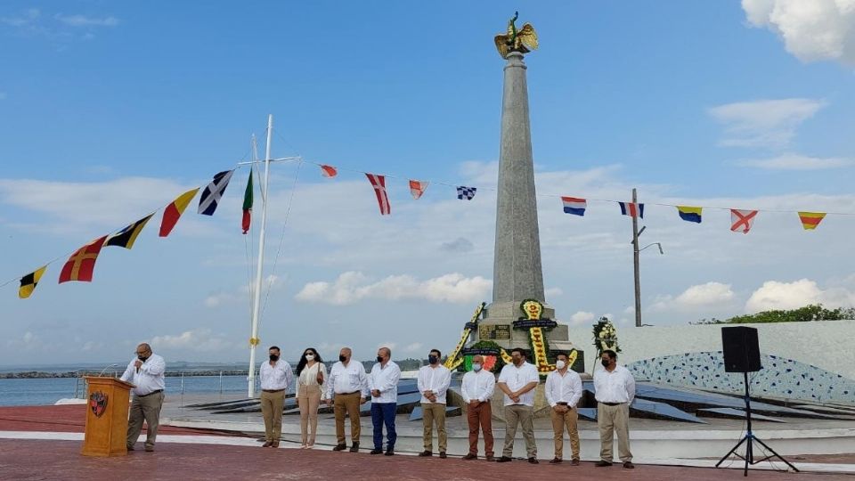  Trabajadores de Pemex recuerdan a petroleros caídos durante la Segunda Guerra Mundial