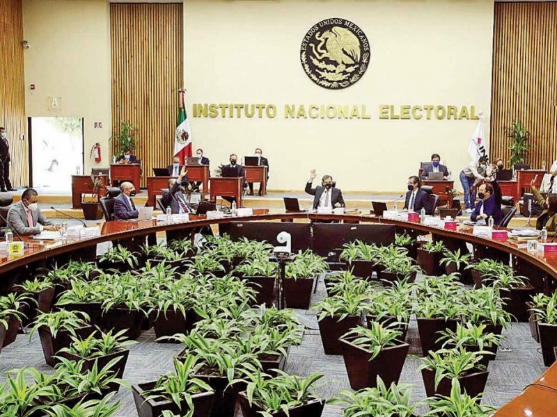 Autoridad electoral local deja de pagar; se agudiza crisis