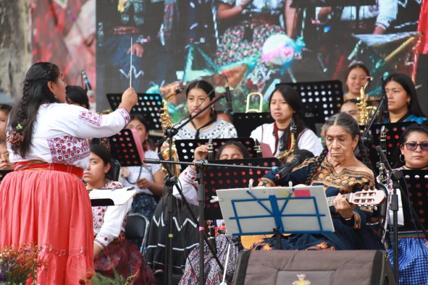  Cautiva concierto de Oaxaqueñísimas en la Alameda de León