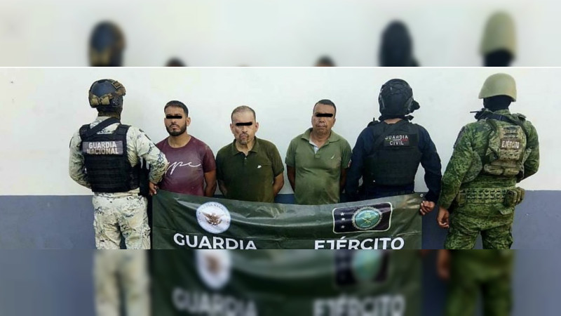  Detienen a célula armada en Parácuaro, Michoacán; les aseguran armamento y equipo táctico