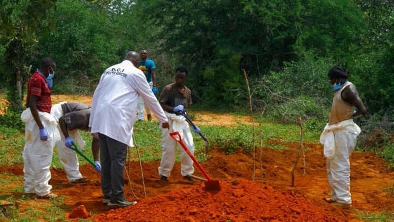 Sube el número de cuerpos encontrados a causa de ayuno “para ver a Dios”, en Kenia; ahora son 403