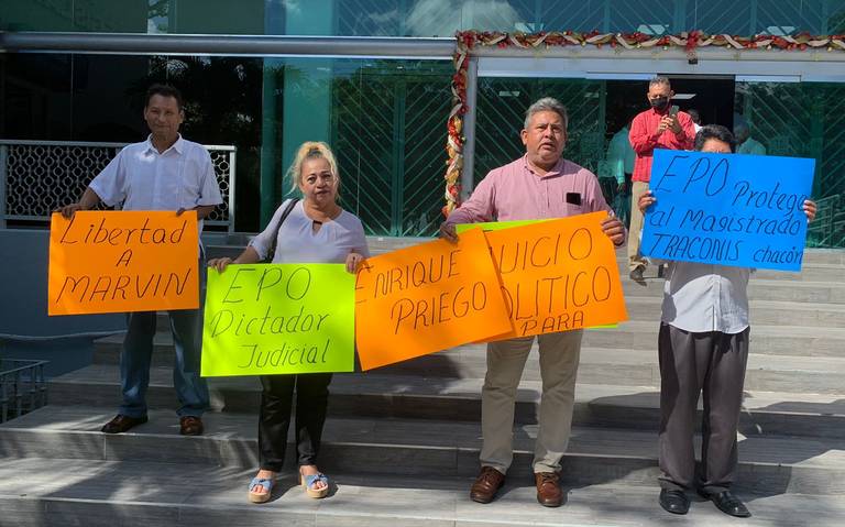 Protestan contra el presidente del TSJ Tabasco, Enrique Priego