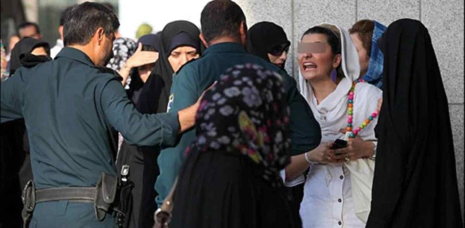 ONU denuncia la ola de arrestos de mujeres iraníes por no usar el velo